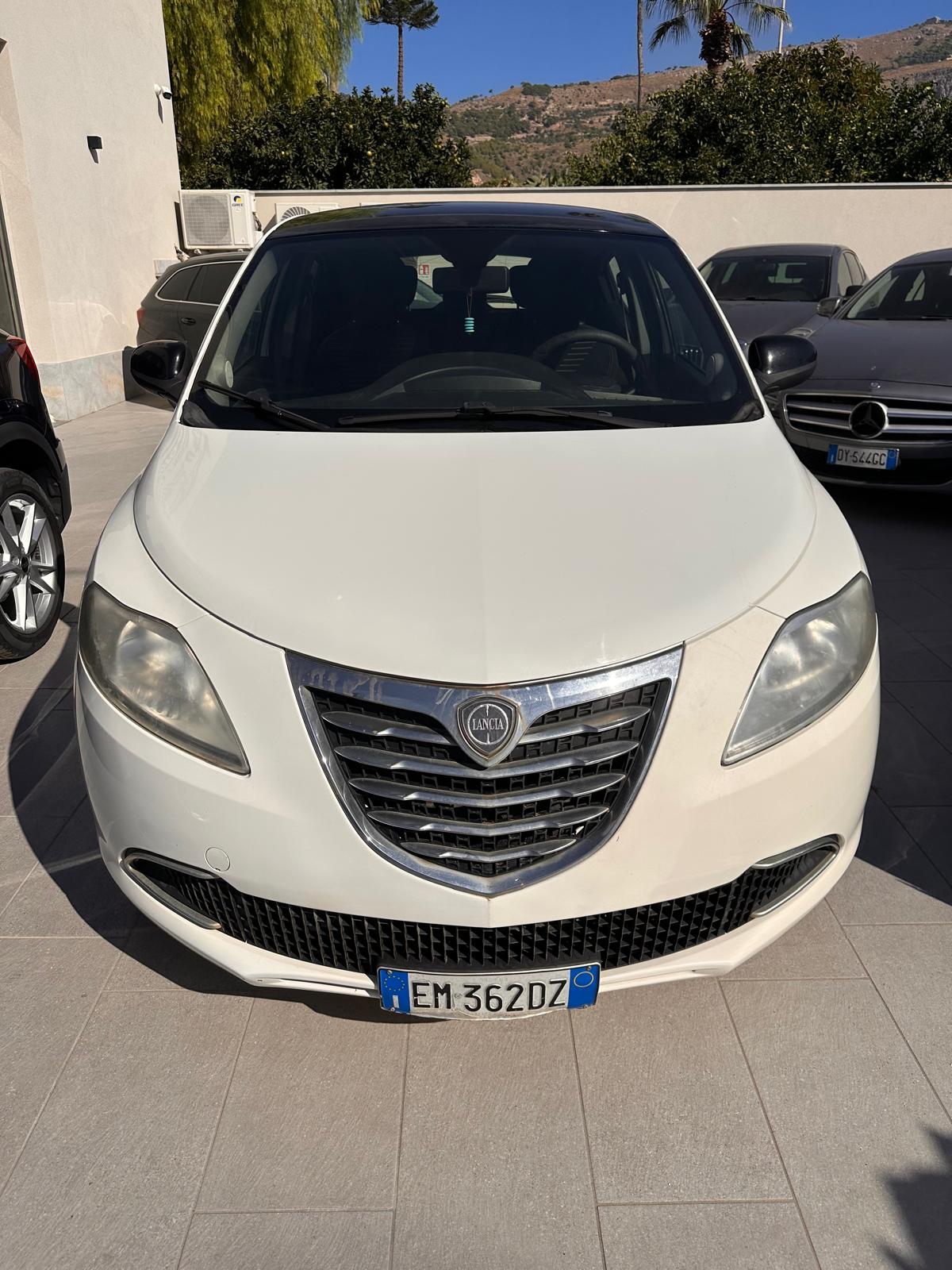 LANCIA YPSILON - immagine 2