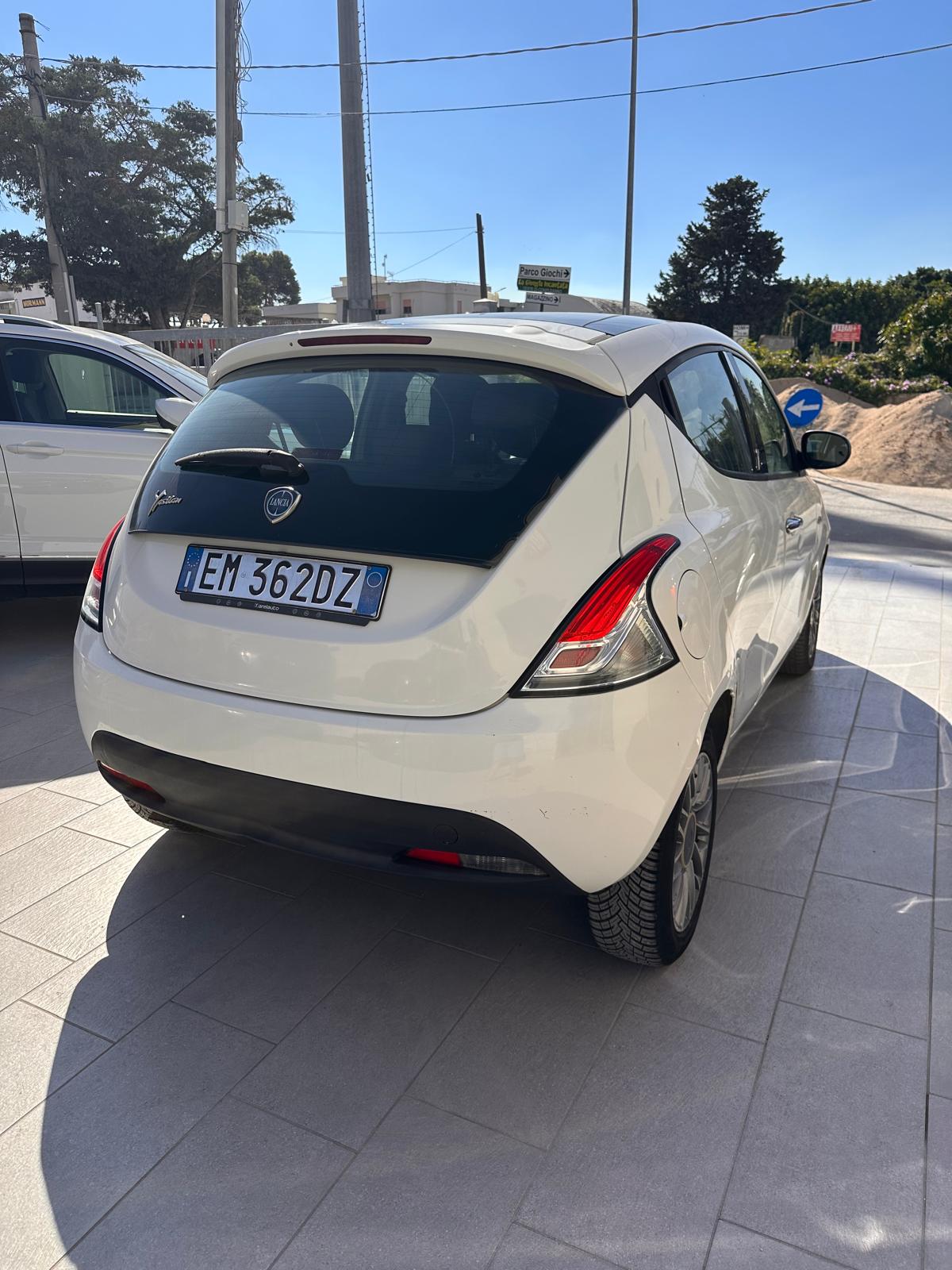 LANCIA YPSILON - immagine 5