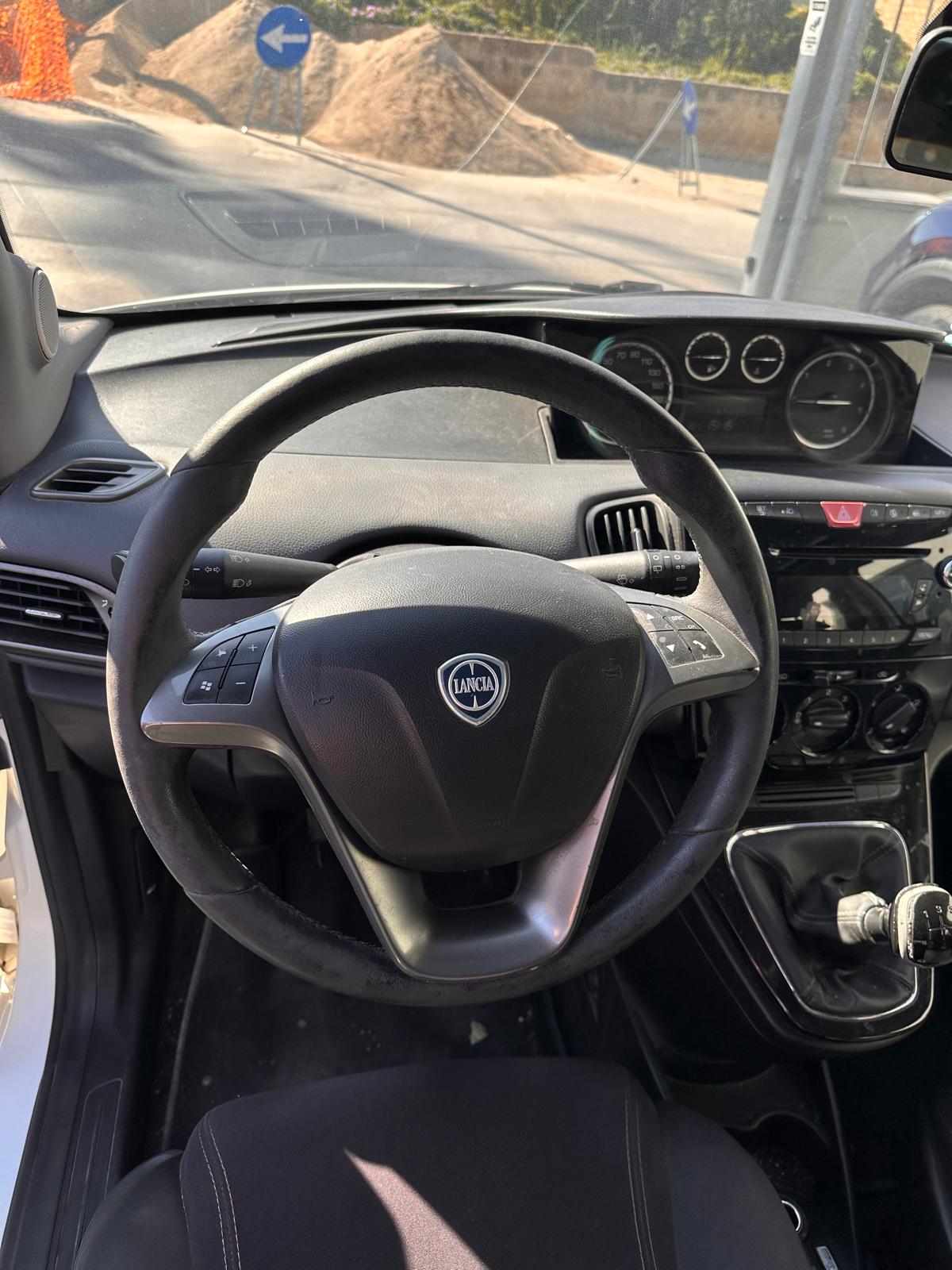 LANCIA YPSILON - immagine 10