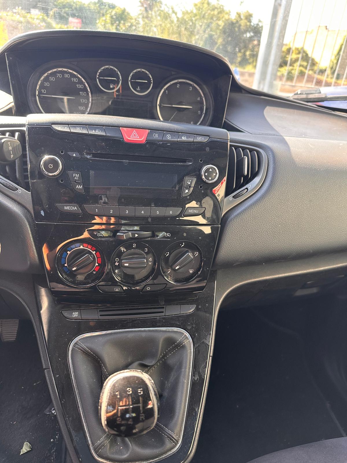 LANCIA YPSILON - immagine 11
